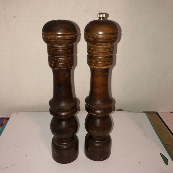 Classic Wooden Pepper and Salt Grinders - Picture 6 of 6